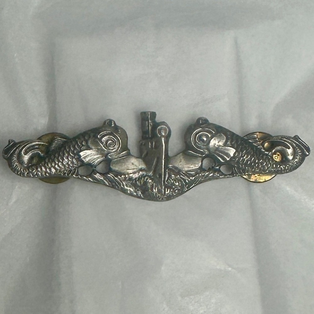 Vintage US Navy Submarine Dolphin Insignia Pin V-21-N Military Badge Clutch Back